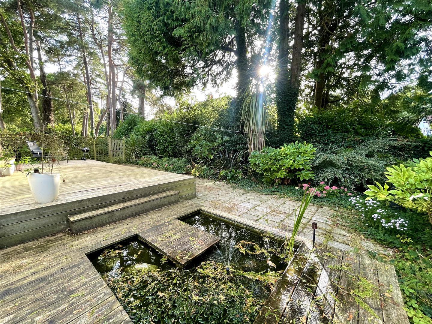 Larch Way, Ferndown Castleman Estate Agents